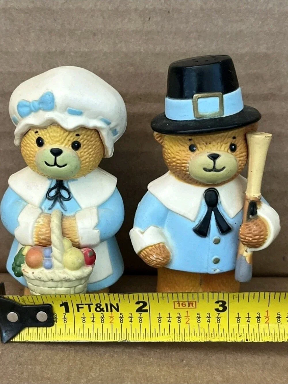 Enesco Older Set of Pilgrim Bears Salt and Pepper Shakers * Thanksgiving*